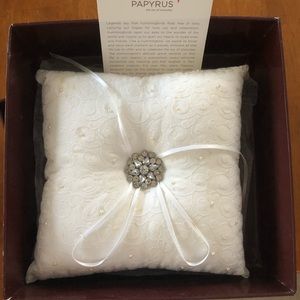 Ring  boy pillow silk